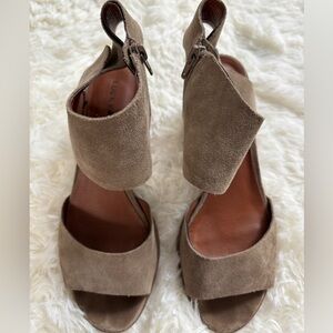 Lucky Brand Tan Sandals with Suede Straps